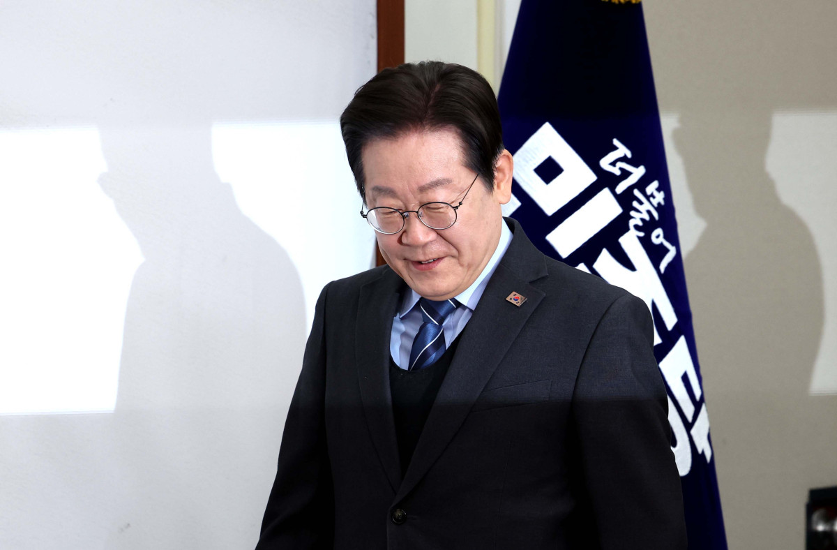 ▲이재명 더불어민주당 대표가 9일 서울 여의도 국회에서 열린 민주당 최고위원회의에 참석하고 있다. 이 대표는 이날 대표직 사퇴 의사를 밝혔다. 신태현 기자 holjjak@