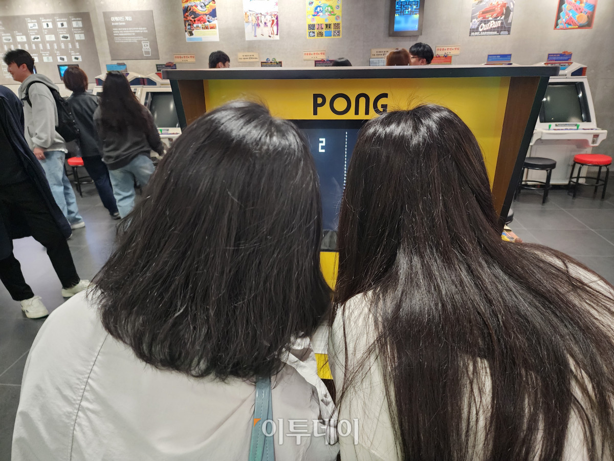 ▲8일 기자가 서울 구로구 지타워에 위치한 넷마블 게임박물관에 방문해 '퐁'을 직접 플레이해봤다. (임유진 기자 newjean@)