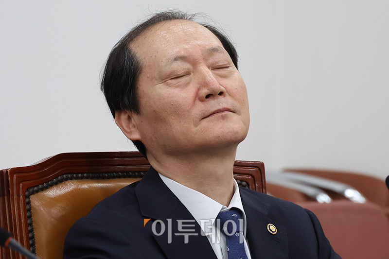 ▲이완규 법제처장이 9일 서울 여의도 국회에서 열린 법제사법위원회 전체회의에 참석하고 있다. 고이란 기자 photoeran@