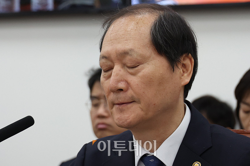 ▲이완규 법제처장이 9일 서울 여의도 국회에서 열린 법제사법위원회 전체회의에 참석하고 있다. 고이란 기자 photoeran@