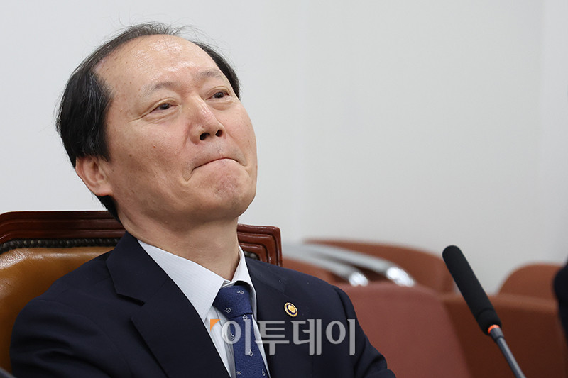 ▲이완규 법제처장이 9일 서울 여의도 국회에서 열린 법제사법위원회 전체회의에 참석하고 있다. 고이란 기자 photoeran@