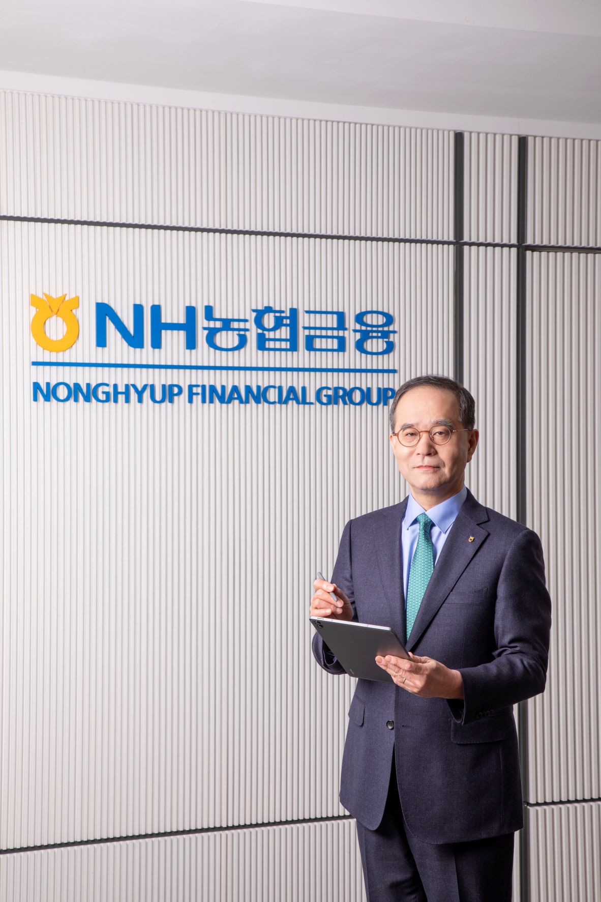 ▲이찬우 회장은 10일 임직원들에게 윤리준법 CEO메세지를 통해‘내부통제의 중요성과 금융사고 예방’을 당부했다. (사진제공=농협금융)