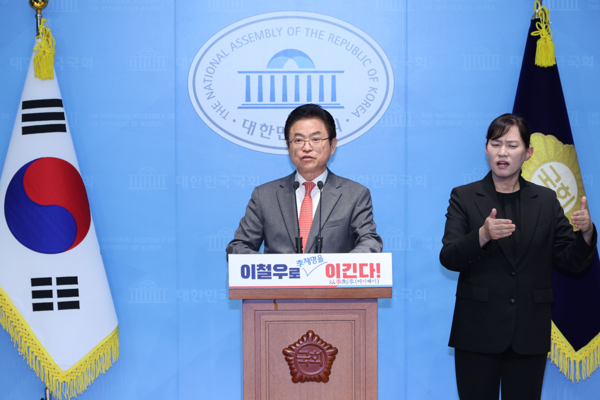 ▲이철우 경북도지사가 9일 오후 서울 여의도 국회 소통관에서 열린 기자회견에서 제21대 대통령선거 출마선언을 하고 있다. (뉴시스)