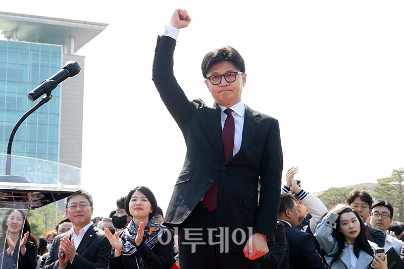 ▲한동훈 전 국민의힘 대표가 10일 서울 여의도 국회 분수대 앞에서 대선 출마 선언을 하고 있다. 고이란 기자 photoeran@