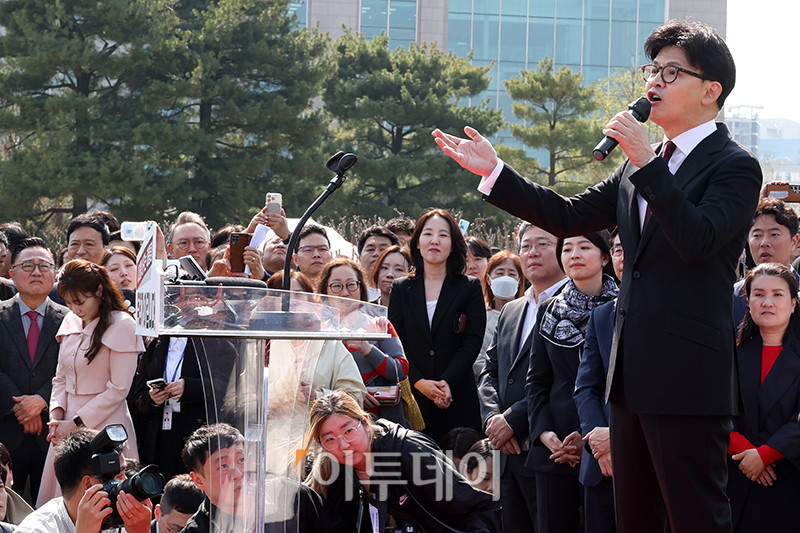 ▲한동훈 전 국민의힘 대표가 10일 서울 여의도 국회 분수대 앞에서 대선 출마 선언을 하고 있다. 고이란 기자 photoeran@