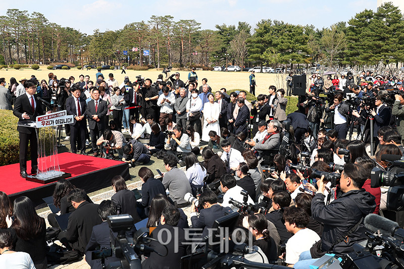 ▲한동훈 전 국민의힘 대표가 10일 서울 여의도 국회 분수대 앞에서 대선 출마 선언을 하고 있다. 고이란 기자 photoeran@