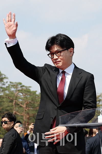 ▲한동훈 전 국민의힘 대표가 10일 서울 여의도 국회 분수대 앞에서 대선 출마 선언을 하고 있다. 고이란 기자 photoeran@