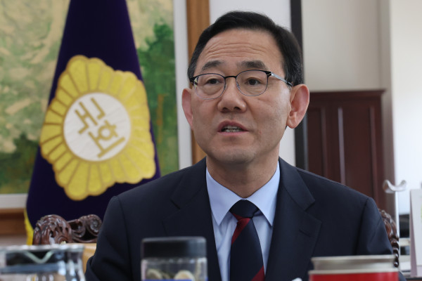 ▲<YONHAP PHOTO-5778> 개헌 관련 입장 밝히는 주호영 위원장 (서울=연합뉴스) 김주성 기자 = 국민의힘 헌법개정특별위원회(개헌특위) 위원장인 주호영 국회 부의장이 10일 서울 여의도 집무실에서 기자간담회를 하고 있다. 2025.4.10 utzza@yna.co.kr/2025-04-10 14:27:09/<저작권자 ⓒ 1980-2025 ㈜연합뉴스. 무단 전재 재배포 금지, AI 학습 및 활용 금지>