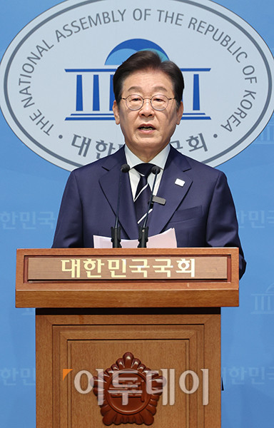 ▲대선 출마를 선언한 이재명 더불어민주당 전 대표가 11일 서울 여의도 국회 소통관에서 비전 및 캠프 인선을 발표하고 있다. 고이란 기자 photoeran@