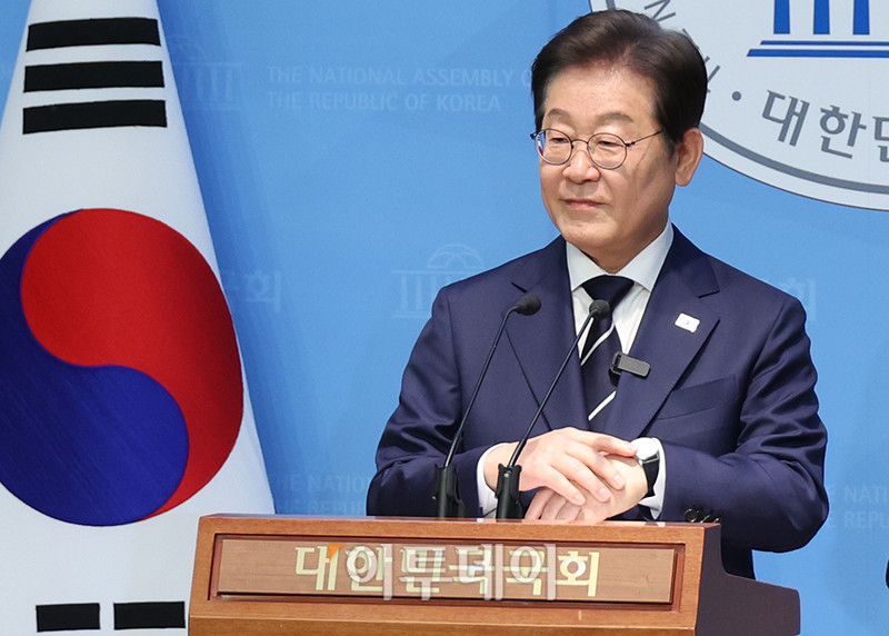 ▲대선 출마를 선언한 이재명 더불어민주당 전 대표가 11일 서울 여의도 국회 소통관에서 비전 및 캠프 인선을 발표하고 있다. 고이란 기자 photoeran@