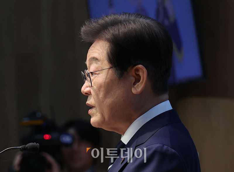 ▲대선 출마를 선언한 이재명 더불어민주당 전 대표가 11일 서울 여의도 국회 소통관에서 비전 및 캠프 인선을 발표하고 있다. 고이란 기자 photoeran@