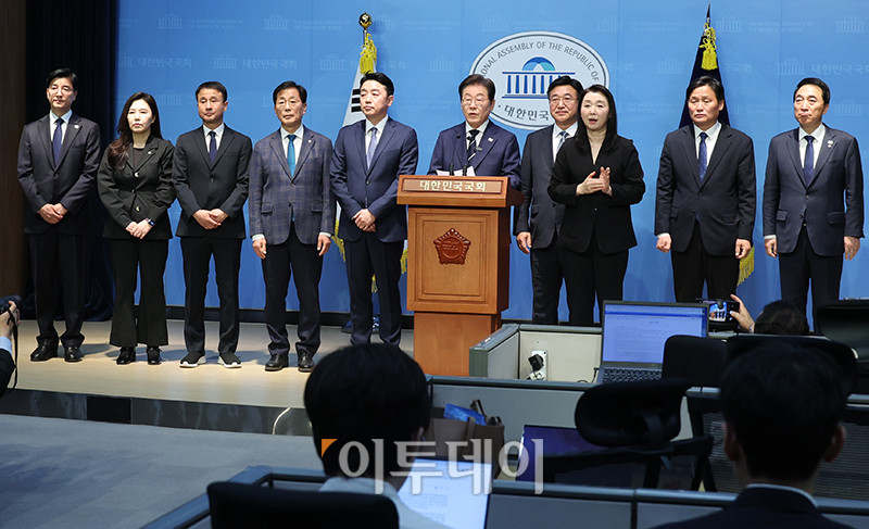 ▲대선 출마를 선언한 이재명 더불어민주당 전 대표가 11일 서울 여의도 국회 소통관에서 비전 및 캠프 인선을 발표하고 있다. 고이란 기자 photoeran@