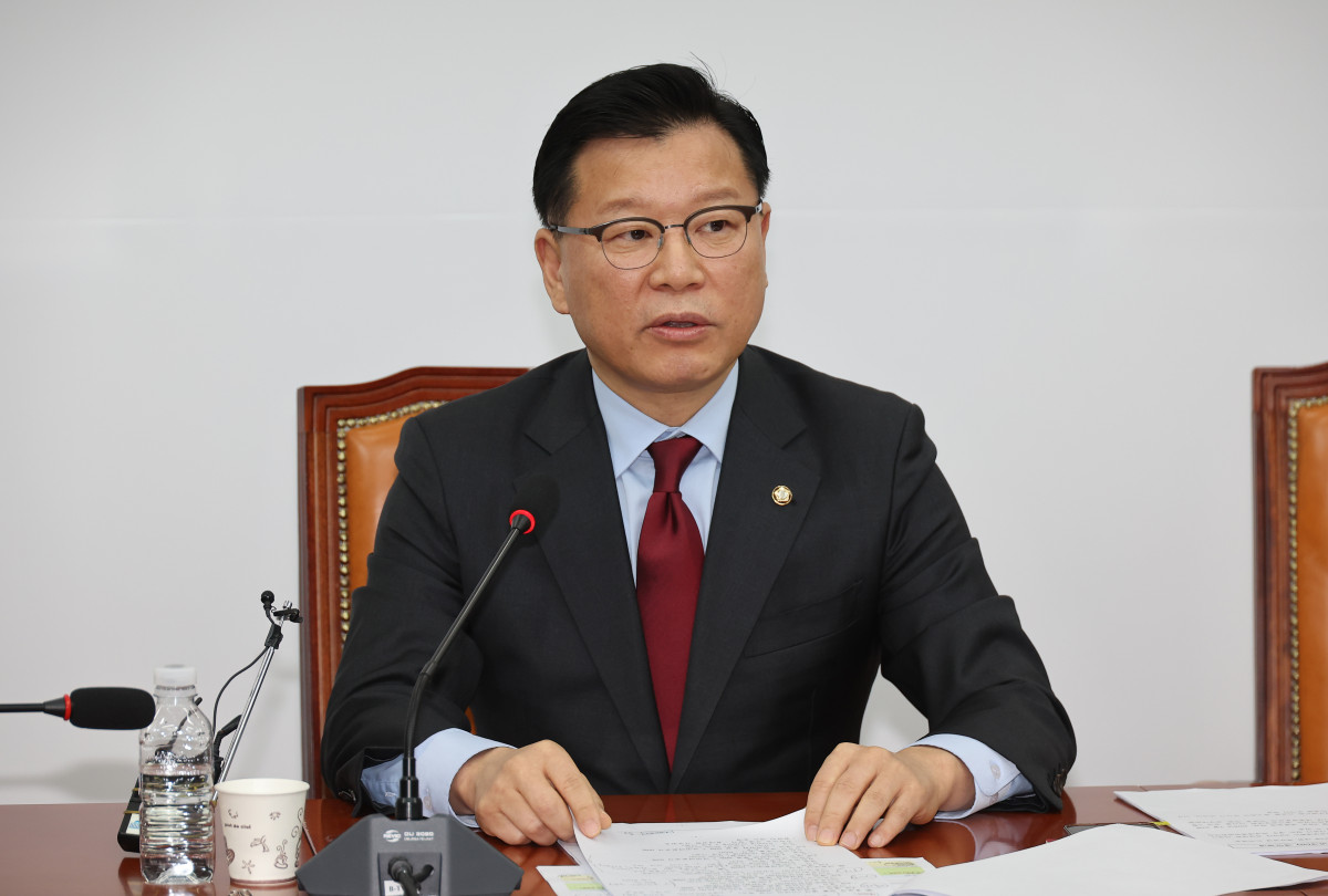 ▲10일 서울 여의도 국회에서 국민의힘 이양수 사무총장이 대선 후보 선출 방식과 관련해 취재진 앞에서 발언하고 있다. 2025.4.10  (연합뉴스)