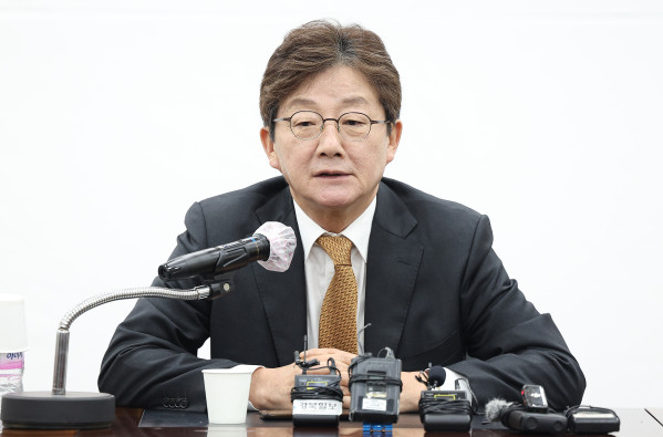 ▲<YONHAP PHOTO-3694> 유승민 전 의원, 대구서 기자 간담회 (대구=연합뉴스) 윤관식 기자 = 국민의힘 유승민 전 의원이 11일 대구 수성구 국민의힘 대구시당에서 열린 기자 간담회에서 발언하고 있다. 2025.4.11 psik@yna.co.kr/2025-04-11 10:47:06/<저작권자 ⓒ 1980-2025 ㈜연합뉴스. 무단 전재 재배포 금지, AI 학습 및 활용 금지>