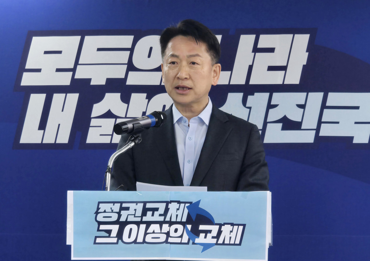 ▲김동연 경기도지사 캠프 대리인 고영인이 11일 여의도 캠프 사무실에서 대선 경선룰과 관련해 기자회견을 하고 있다.  (연합뉴스)