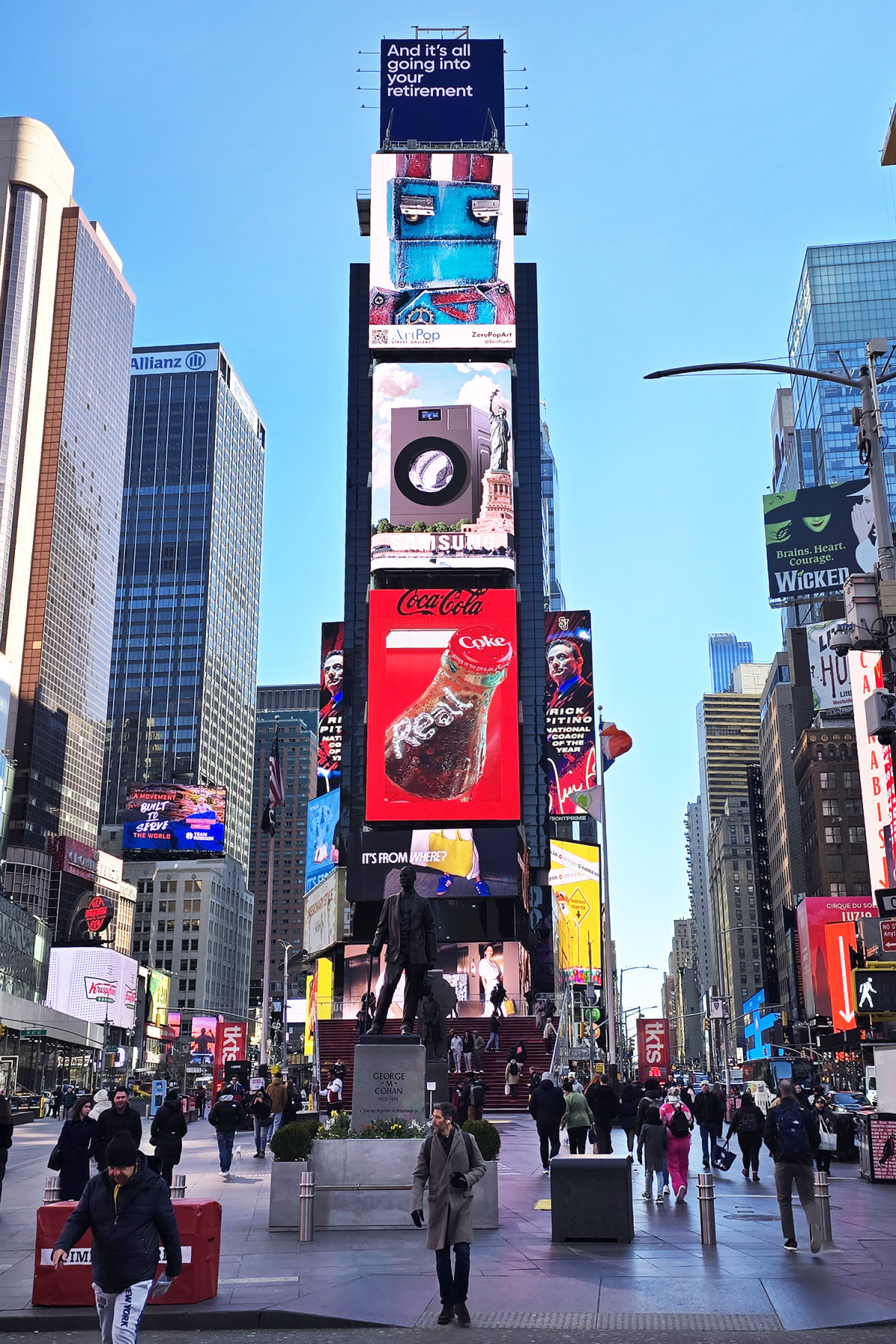 ▲삼성전자가 미국 뉴욕 타임스 스퀘어에서 진행하는 '비스포크 AI' 옥외광고 모습 (사진제공-삼성전자)