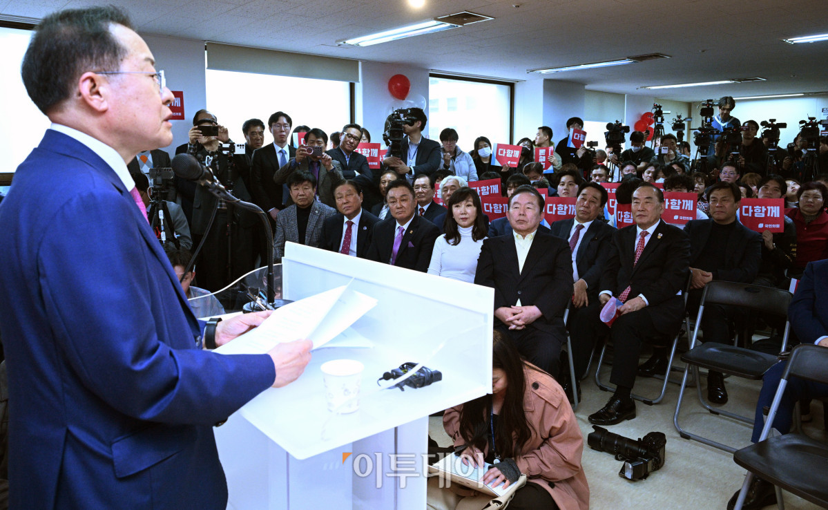 ▲홍준표 전 대구시장이 14일 서울 여의도 대하빌딩에서 선거 캠프 사무소에서 제21대 대통령 선거 출마 선언을 하고 있다. 조현호 기자 hyunho@