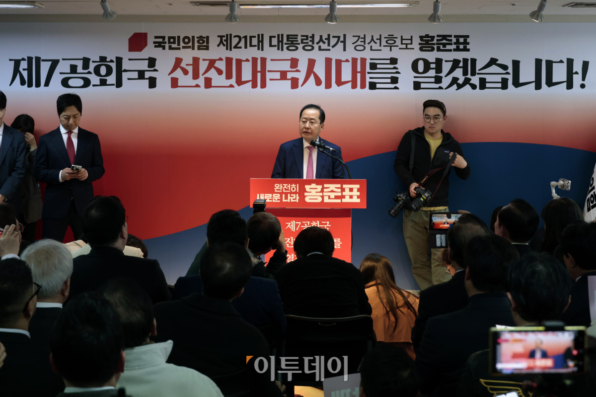 ▲홍준표 전 대구시장이 14일 서울 여의도 대하빌딩에서 선거 캠프 사무소에서 제21대 대통령 선거 출마 선언을 하고 있다. 조현호 기자 hyunho@