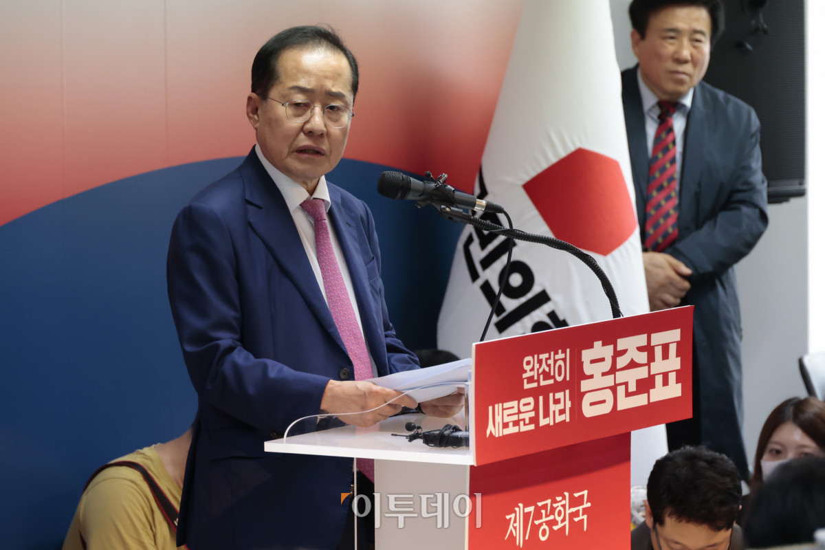 ▲홍준표 전 대구시장이 14일 서울 여의도 대하빌딩에서 선거 캠프 사무소에서 제21대 대통령 선거 출마 선언을 하고 있다. 조현호 기자 hyunho@