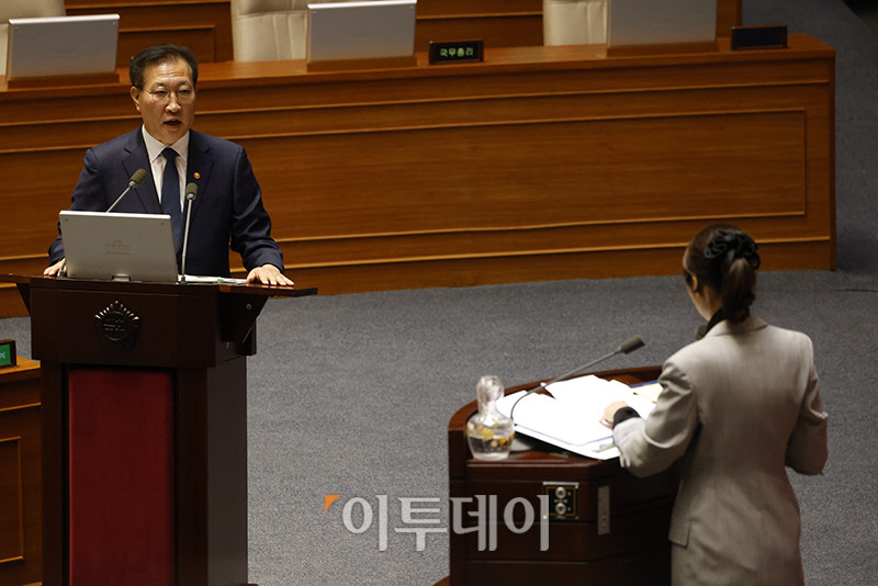 ▲박성재 법무부 장관이 14일 서울 여의도 국회 본회의에서 열린 정치·외교·통일·안보 분야 대정부질문에서 의원 질의에 답하고 있다. 고이란 기자 photoeran@