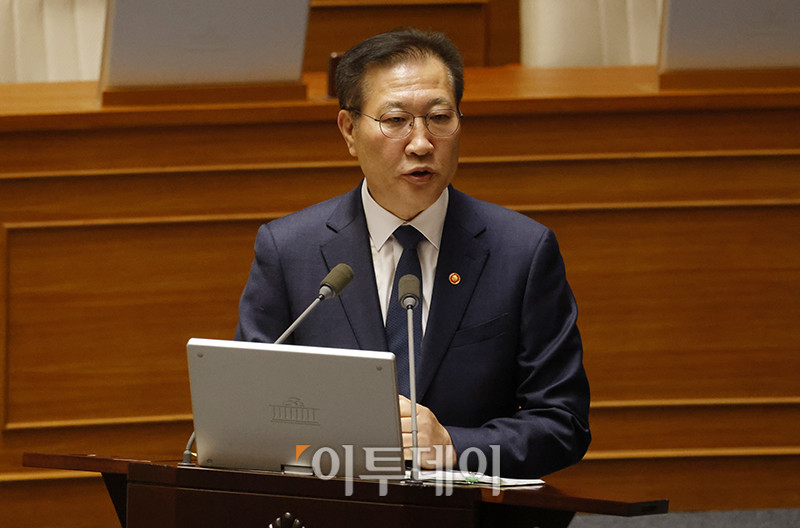 ▲박성재 법무부 장관이 14일 서울 여의도 국회 본회의에서 열린 정치·외교·통일·안보 분야 대정부질문에서 의원 질의에 답하고 있다. 고이란 기자 photoeran@