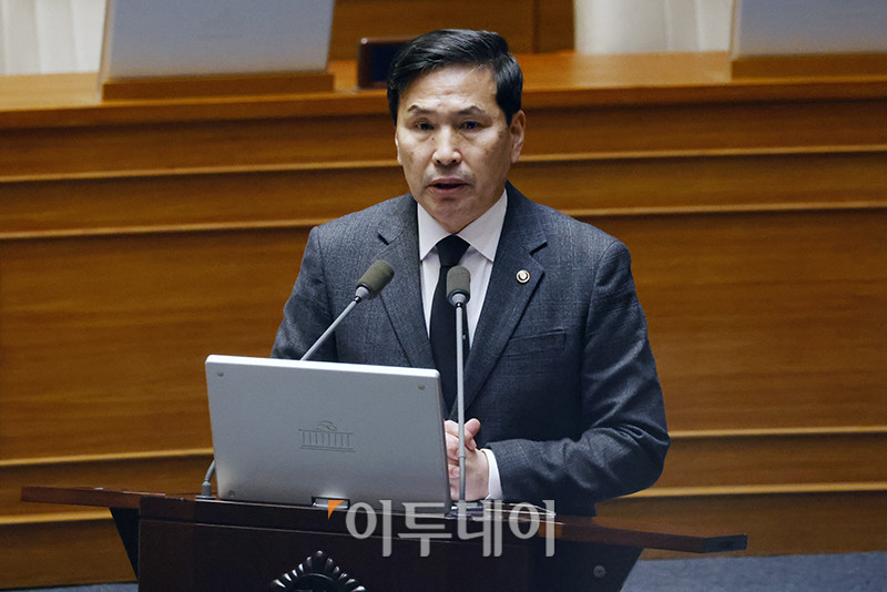 ▲김선호 국방부 차관이 14일 서울 여의도 국회 본회의에서 열린 정치·외교·통일·안보 분야 대정부질문에서 의원 질의에 답하고 있다. 고이란 기자 photoeran@