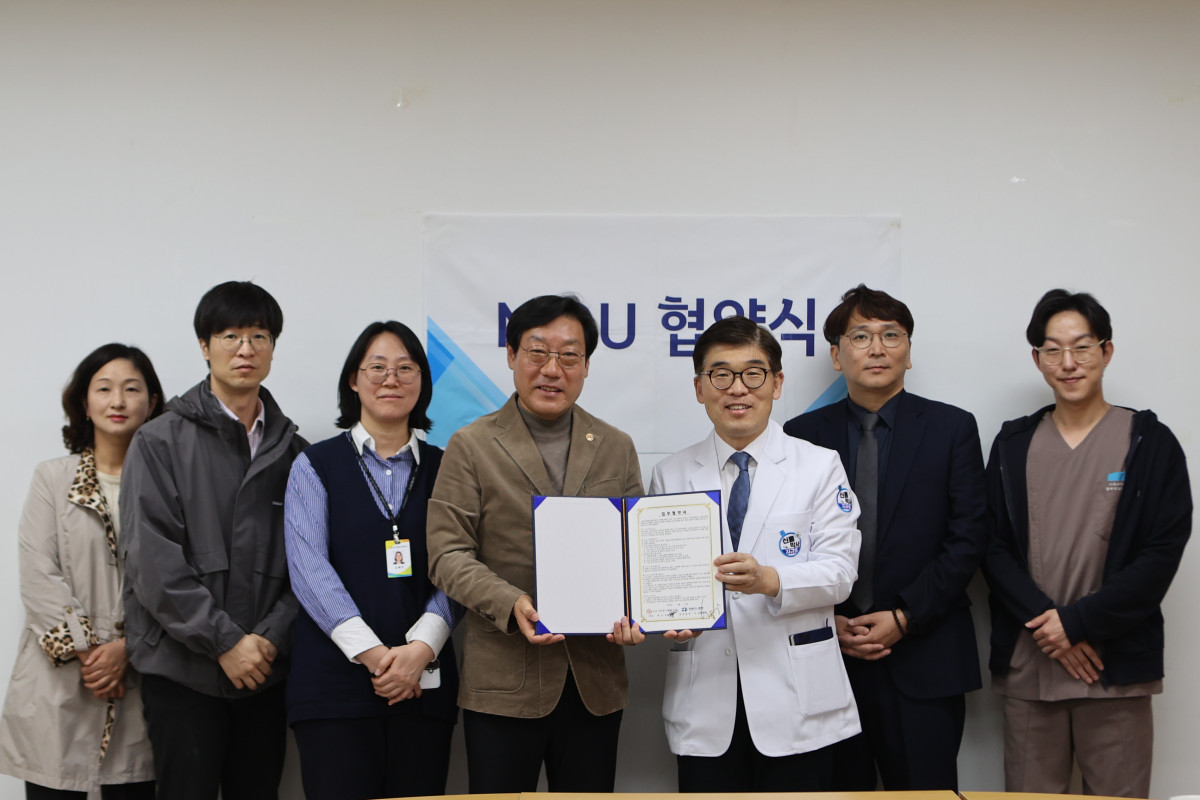 ▲연세하나병원과 김포시종합사회복지관이 연계사업 진행 및 회원 건강 증진을 위한 업무협약(MOU)을 체결했다. (연세하나병원)