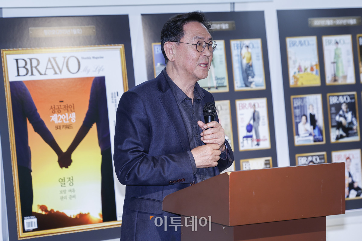 ▲이종재 이투데이그룹 부회장이 15일 서울 강남구 이투데이빌딩에서 열린 브라보 마이 라이프 창간 10주년 기념행사 나의 '브라보!' 순간 공모전 시상식에서 폐회사를 하고 있다. 이투데이피엔씨 주최로 올해 처음 열린 나의 브라보! 순간 공모전 시상식은 창간 10주년 기념과 100세 시대를 맞아 구독자들의 도전적인 삶을 위해 열렸고, 브라보 마이 라이프의 외연 확장을 도모하는 자리다. 조현호 기자 hyunho@