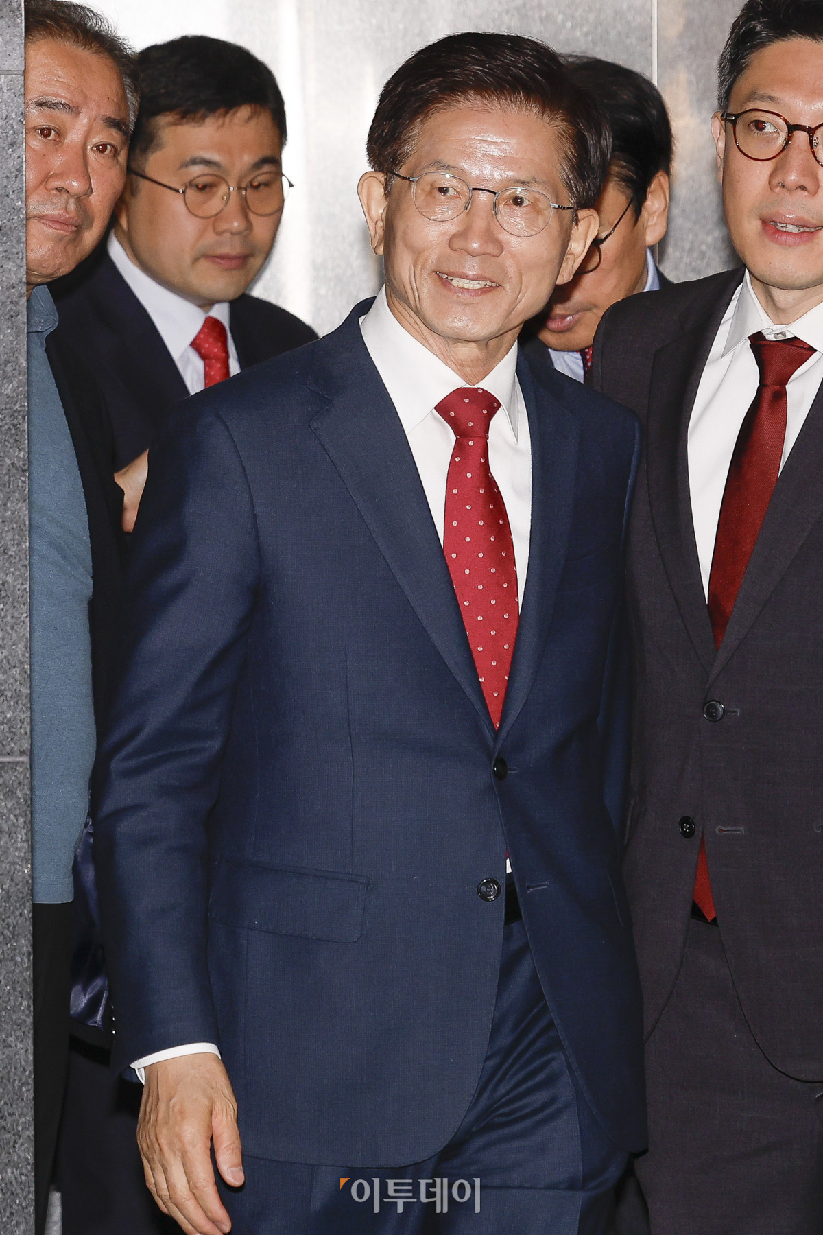 ▲김문수 전 고용노동부 장관이 16일 서울 중구 서울시청에서 오세훈 서울시장과 면담을 위해 시청에 도착하고 있다. 조현호 기자 hyunho@