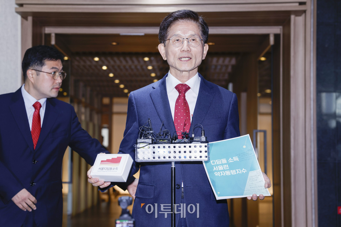 ▲제21대 대통령 선거에 출마하는 김문수 전 고용노동부 장관이 16일 서울 중구 서울시청에서 오세훈 서울시장과 조찬 회동을 마친 후 취재진의 질문에 답하고 있다. 조현호 기자 hyunho@