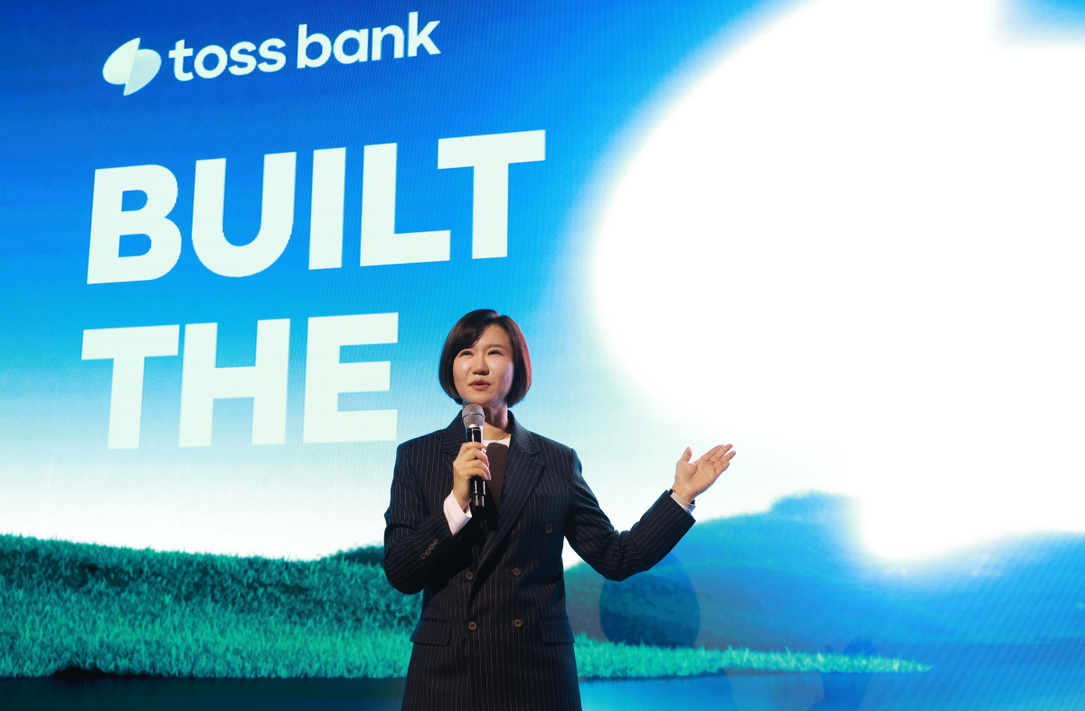▲이은미 토스뱅크 대표가 16일 열린 기자간담회에서 ‘미래를 위한 준비를 마친 은행(Built for the Future)’임을 선언했다. (사진제공=토스뱅크)