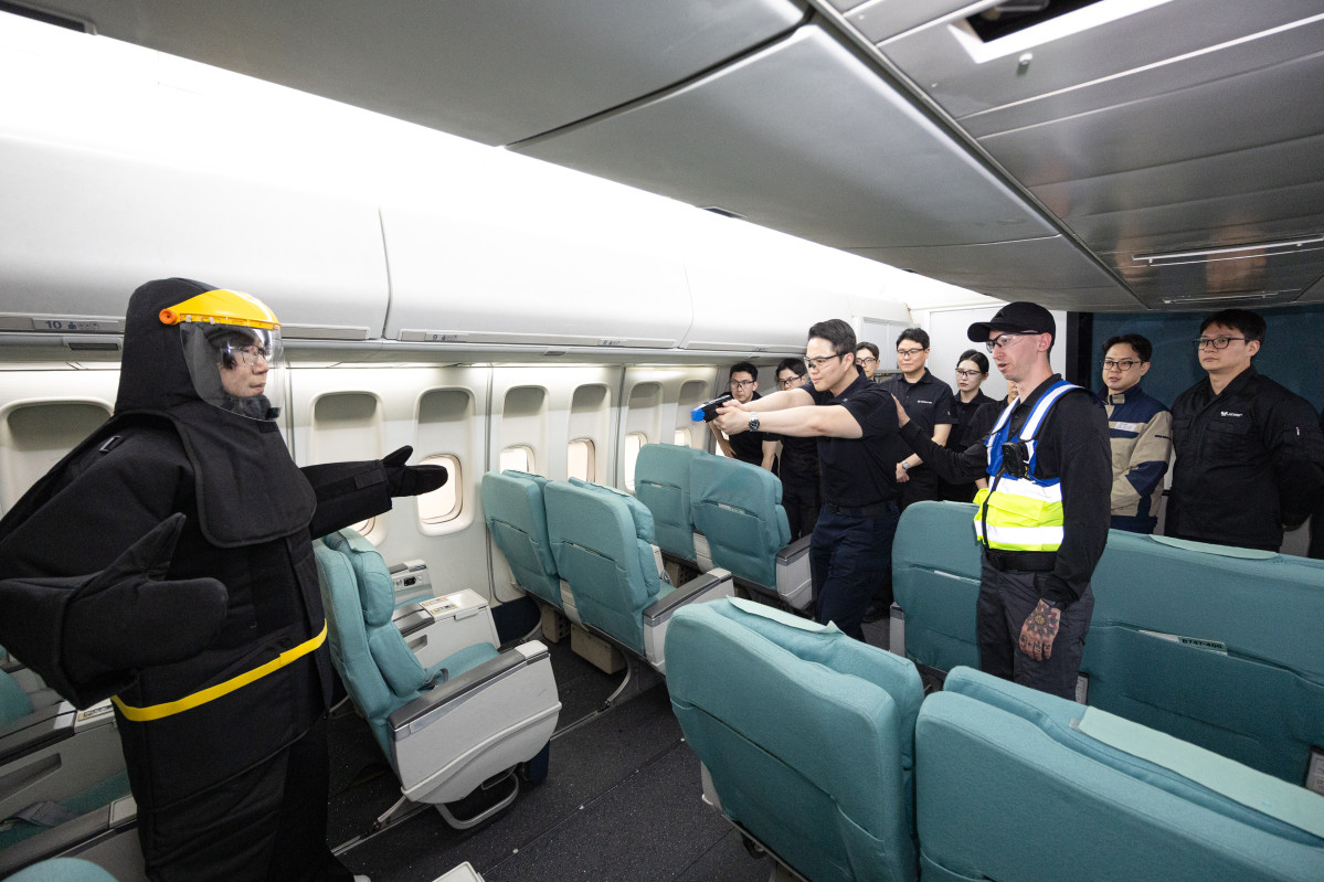 ▲대한항공은 15일부터 17일까지 사흘간 서울 강서구 대한항공 객실훈련센터에서 미국 글로벌 보안기업 액손(AXON) 주관 에어테이저 전문 교관 양성 교육을 실시했다. (사진=대한항공)