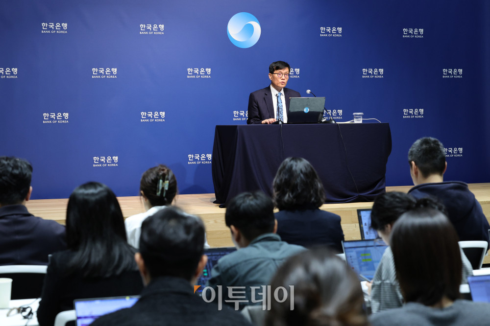 ▲이창용 한국은행 총재가 17일 서울 중구 한국은행에서 열린 통화정책방향 기자간담회에서 발언하고 있다. 사진공동취재단