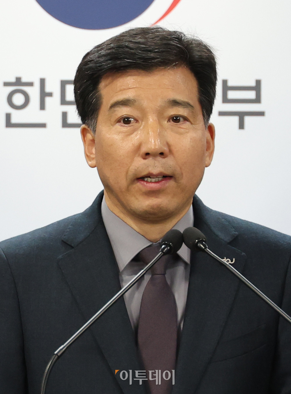 ▲이해우 동아대 총장이 17일 서울 종로구 정부서울청사에서 2026학년도 의대 모집인원 조정 방향 관련 발표를 하고 있다. 고이란 기자 photoeran@