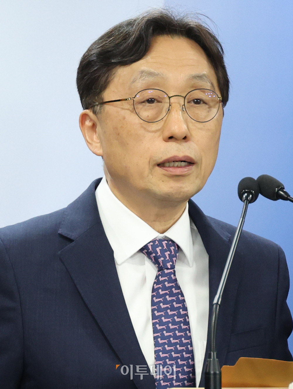 ▲이종태 한국의과대학·의학전문대학원협회(의대협회) 이사장이 17일 서울 종로구 정부서울청사에서 2026학년도 의대 모집인원 조정 방향 관련 발표를 하고 있다. 고이란 기자 photoeran@