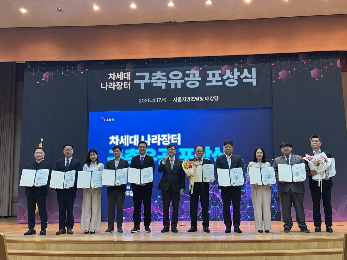 ▲사진 왼쪽에서 두번째 김대중 포커스에이아이 대표사.(포커스에이아이 제공)