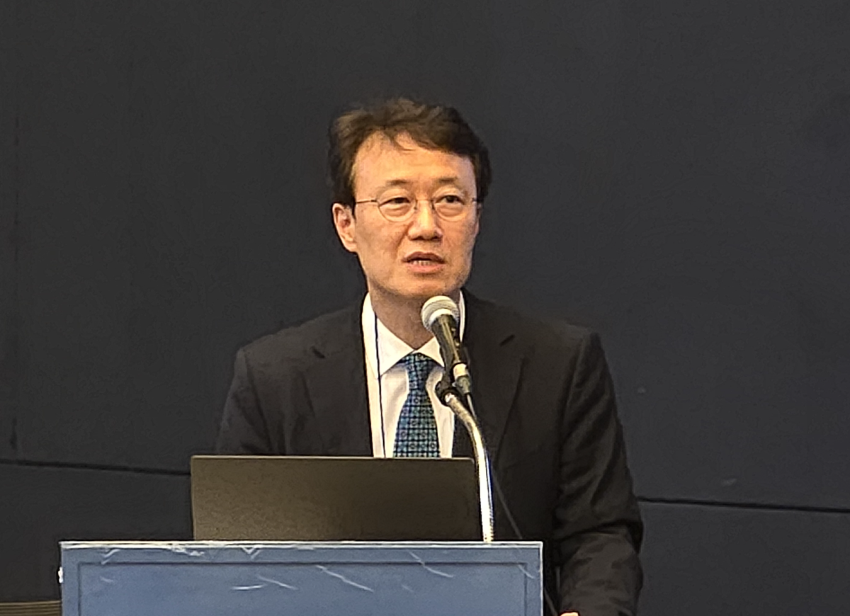 ▲박진용 건국대학교 교수가 18일 대한상공회의소에서 열린 유통학회 춘계학술대회에서 발표를 하고 있다. (배근미 기자 athena3507@)