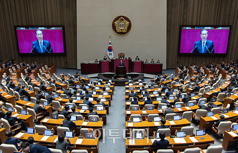 ▲한덕수 대통령 권한대행 국무총리가 24일 서울 여의도 국회 본회의에서 추가경정예산안 시정연설을 하고 있다. 고이란 기자 photoeran@