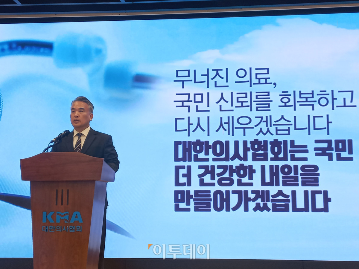 ▲김성근 대한의사협회 대변인이 24일 서울 용산구 의협회관에서 브리핑을 진행하고 있다. (한성주 기자 hsj@)
