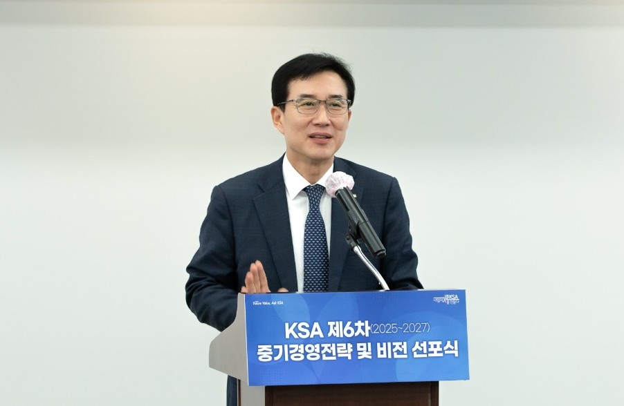 ▲문동민 한국표준협회 회장이 25일 '제6차 중기전략'을 선포하고 있다. (사진제공=한국표준협회)