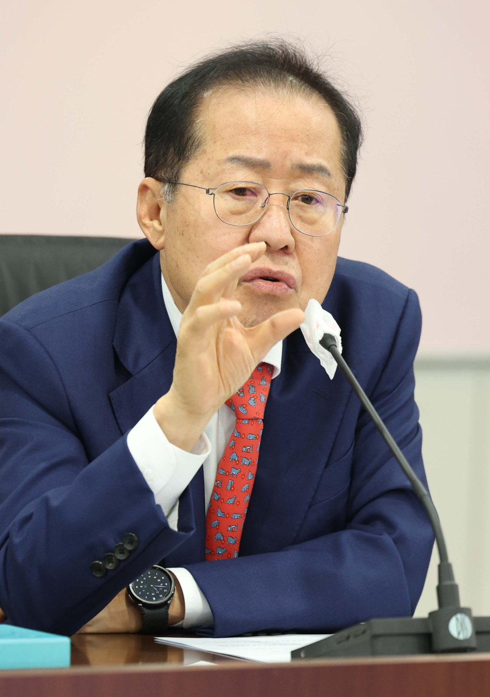 ▲홍준표 국민의힘 대선 예비후보가 28일 서울 여의도 중기중앙회에서 열린 중소기업인들과의 간담회에서 인사말을 하고 있다. 신태현 기자 holjjak@ (이투데이DB)
