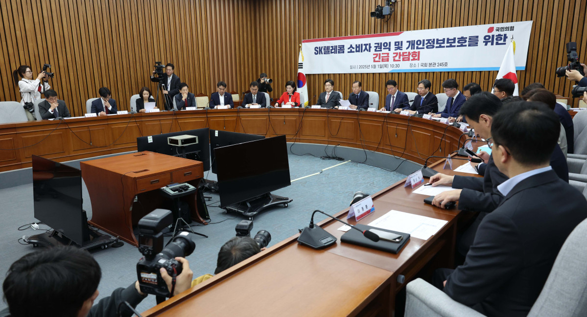 ▲권영세 국민의힘 비상대책위원장이 1일 서울 여의도 국회에서 열린 SK텔레콤 소비자 권익 및 개인정보보호를 위한 긴급 간담회에서 모두발언을 하고 있다. 신태현 기자 holjjak@