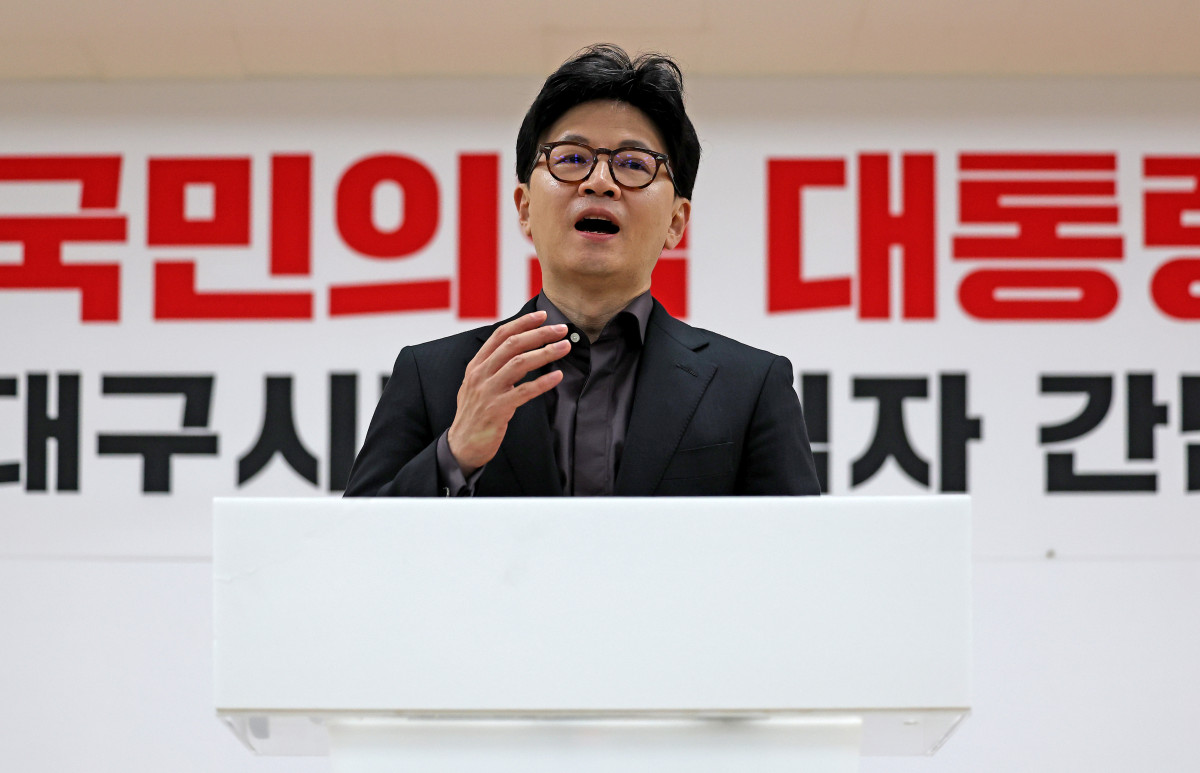▲한동훈 제21대 대통령 선거 국민의힘 경선 후보가 1일 대구 수성구 국민의힘 대구시당에서 열린 당직자 간담회에 참석해 발언을 하고 있다. 2025.05.01. (뉴시스)