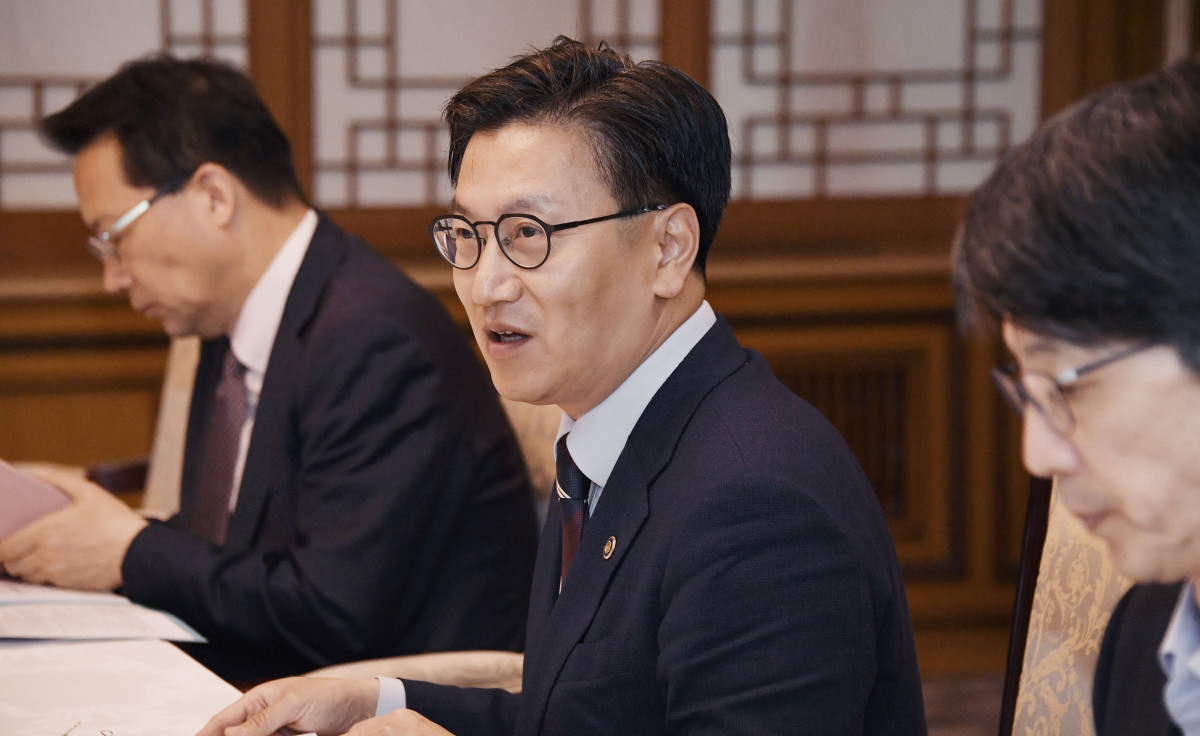 ▲김범석 기획재정부 차관이 5월 1일 오후 서울 종로구 정부서울청사에서 열린 '제3차 통상현안 관련 범정부 국내대응 전담반 회의'를 주재, 모두발언을 하고 있다. (기획재정부)