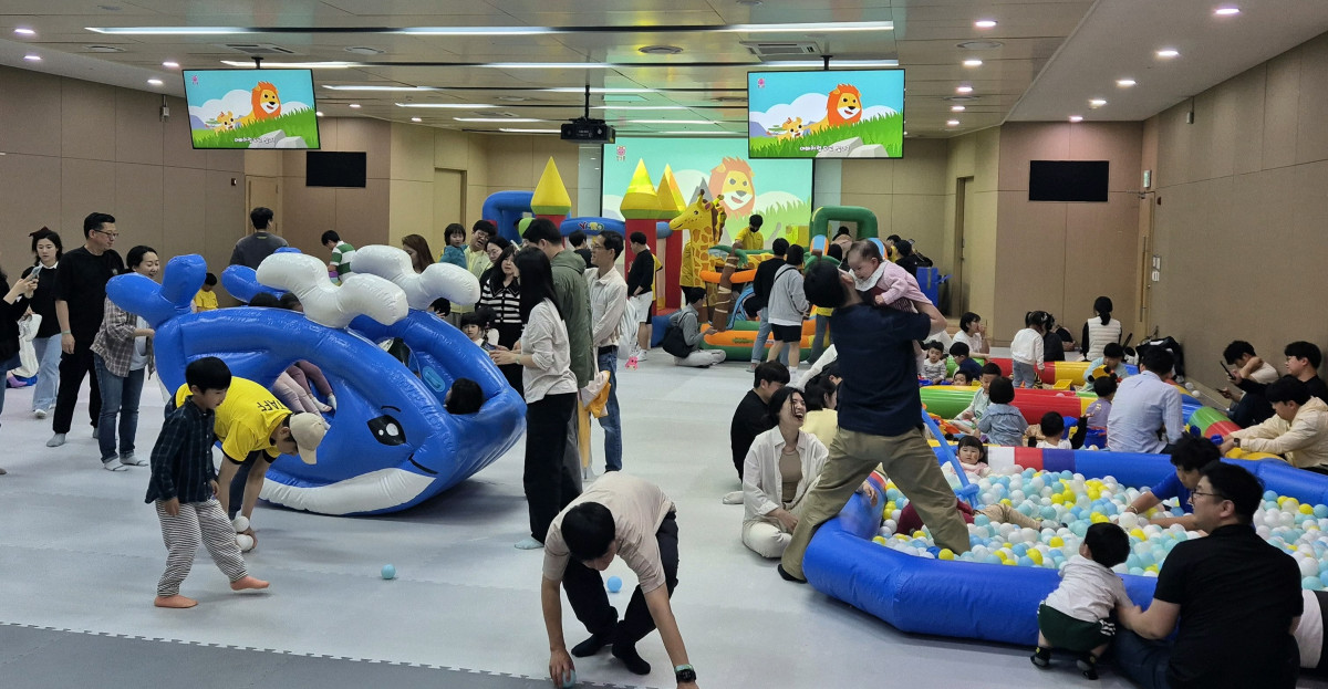 ▲삼성전기 임직원 및 가족들이 어린이날 초청행사에 참여하고 있다. (자료제공=삼성전기)