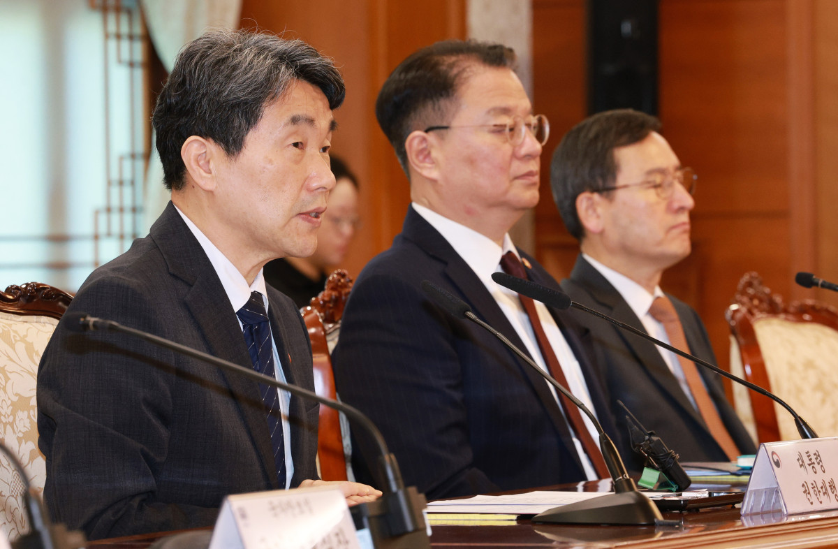 ▲이주호 대통령 권한대행 부총리 겸 교육부 장관이 2일 정부서울청사에서 긴급 국가안전보장회의(NSC)를 하고 있다. (연합뉴스)