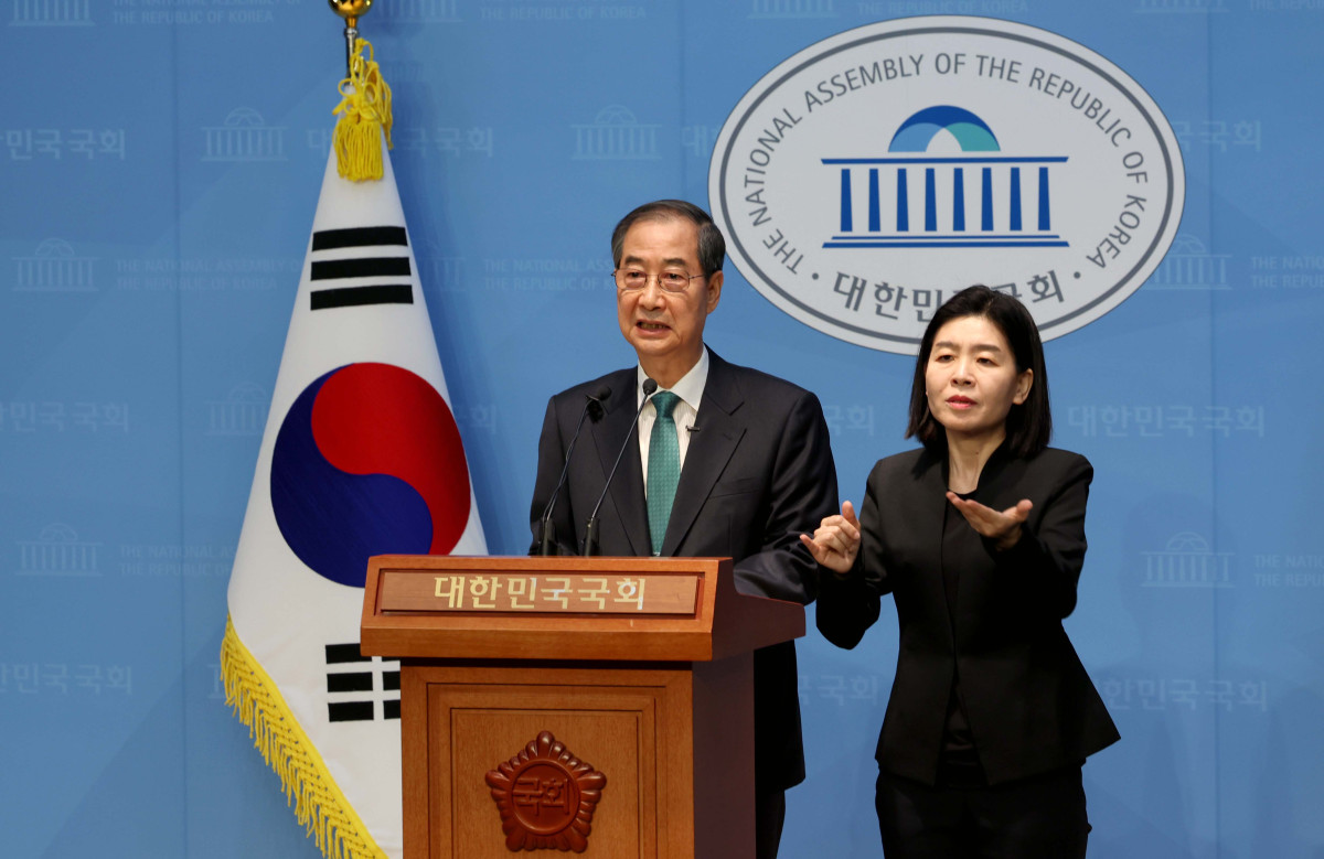 ▲한덕수 전 국무총리가 2일 서울 여의도 국회에서 기자회견을 갖고 대선출마를 선언하고 있다. 신태현 기자 holjjak@