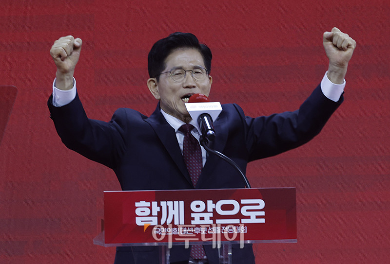 ▲3일 경기 일산 킨텍스 제1전시장에서 열린 국민의힘 대선 후보 선출을 위한 제5차 전당대회에서 대선 후보로 선출된 김문수 후보가 수락연설을 하고 있다. 고이란 기자 photoeran@