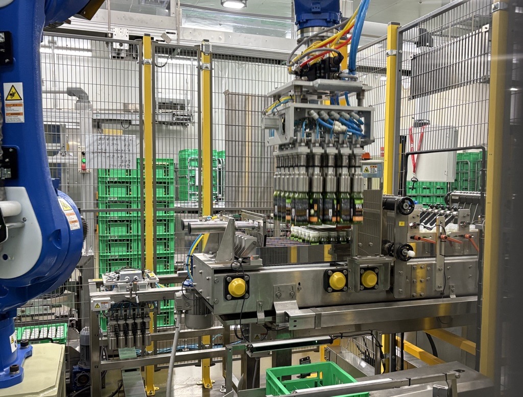 ▲충북 증평군 도안면 풀무원녹즙 도안 공장에서 녹즙 제품이 출고를 위해 분류되고 있다. (사진제공=풀무원녹즙)