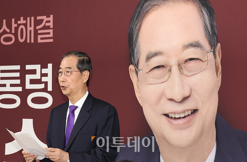▲한덕수 무소속 대통령선거 예비후보가 7일 서울 여의도 선거캠프 사무실에서 열린 기자회견에서 대선 단일화와 관련해 발언하고 있다. 고이란 기자 photoeran@